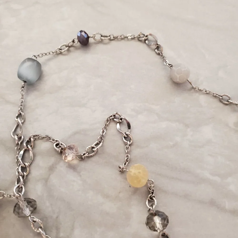 ✨ LOFT Faceted Beads Beaded Stone Asymmetrical Station Necklace ✨ - Picture 5 of 8